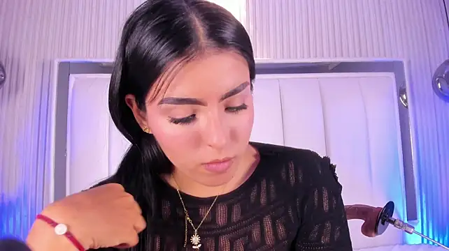LovelyEyesx stripchat live cam model