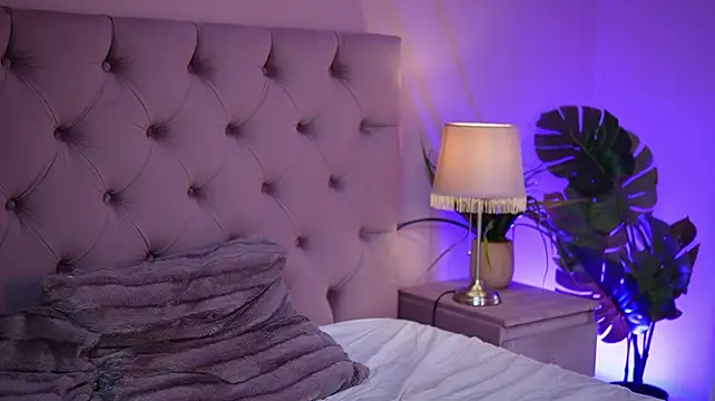 NicoleBella stripchat live cam model