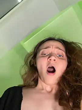 TheYourL stripchat live cam model
