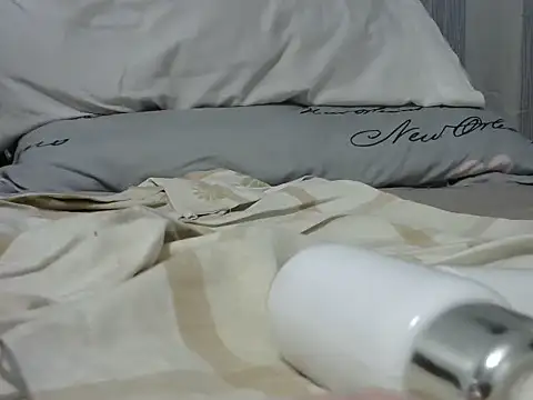Titty_quween stripchat live cam model