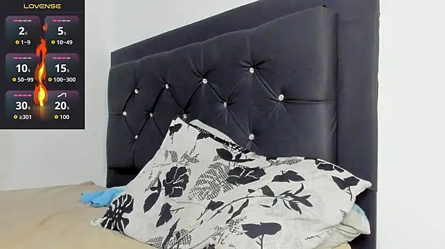 santi_brown stripchat live cam model