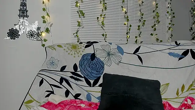 Lala_fluffy stripchat live cam model
