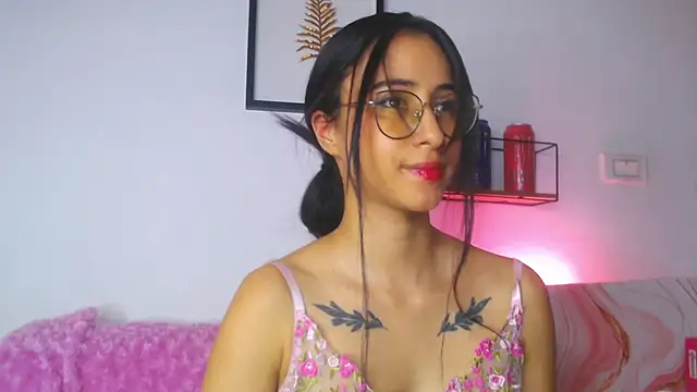 luna_blossom_ stripchat live cam model