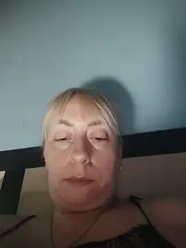 LikaKlubnika37 stripchat live cam model
