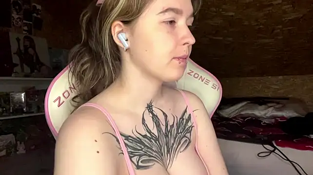 HeidiTian stripchat live cam model