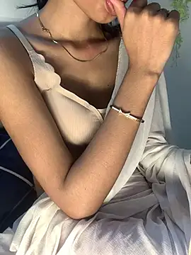 Sexy_roshni8 stripchat live cam model