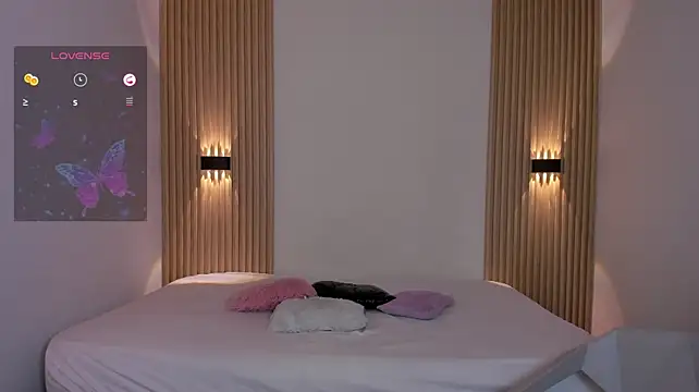 MilaHeat1 stripchat live cam model