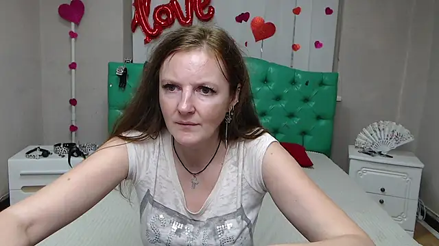MeganPirs stripchat live cam model