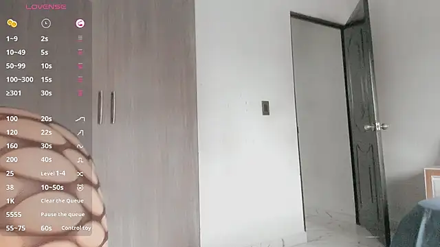 skinny_milky stripchat live cam model
