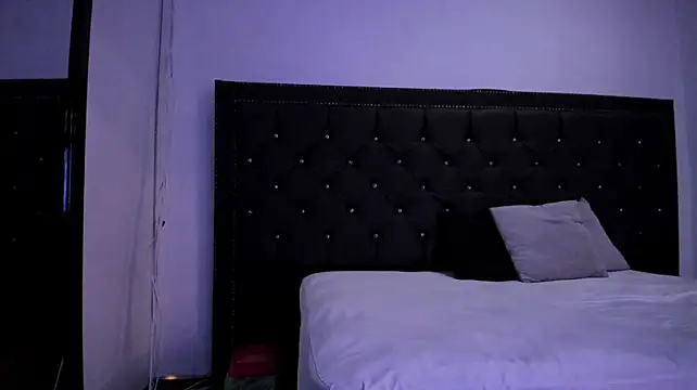 AbbySttonne stripchat live cam model