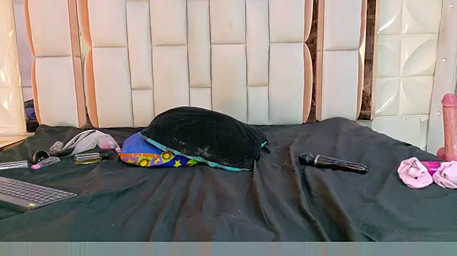 Aria_bbw22 stripchat live cam model