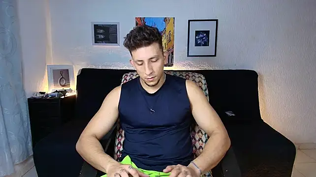 SR_EMILIOCUM stripchat live cam model