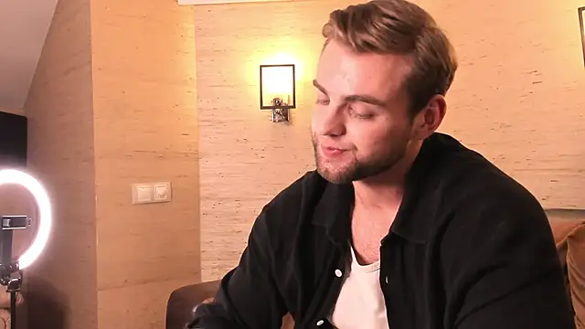 WayneMiller__ stripchat live cam model