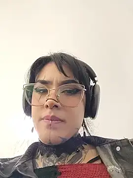 taaylor33 stripchat live cam model
