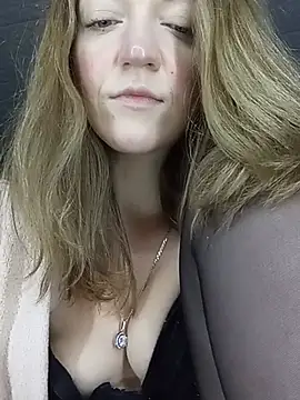 KattyLuuu stripchat live cam model