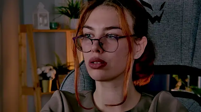 SeraphineDuskryn stripchat live cam model