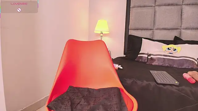 Tamaraa_Grey stripchat live cam model
