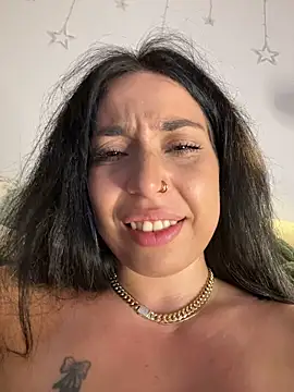 KimArts stripchat live cam model