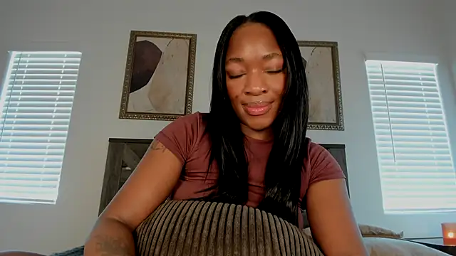 nicolesolace stripchat live cam model