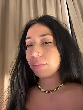 KimArts stripchat live cam model