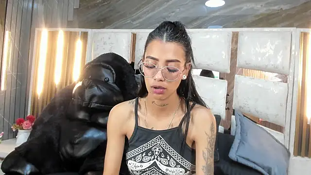 KarlaSlutSkinny__ stripchat live cam model