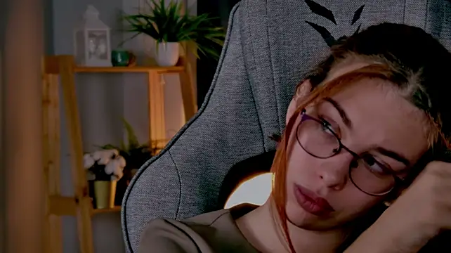 SeraphineDuskryn stripchat live cam model