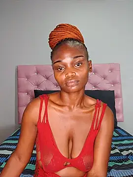 Tyra_Bangs stripchat live cam model