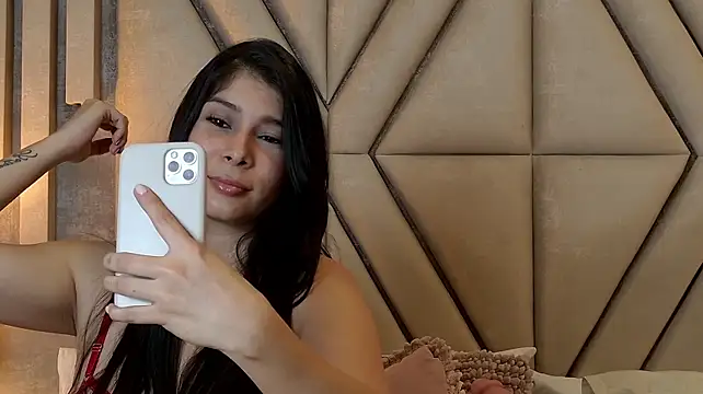 MilaRux stripchat live cam model