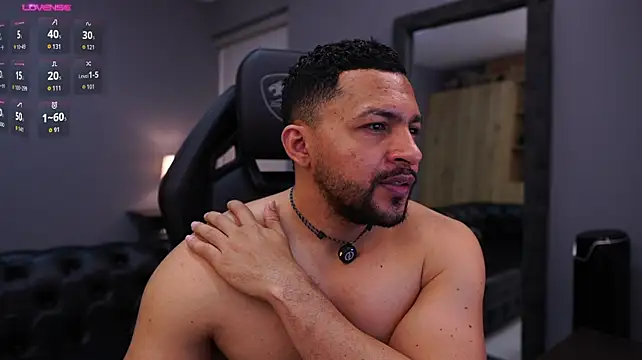 LoganMartinX stripchat live cam model