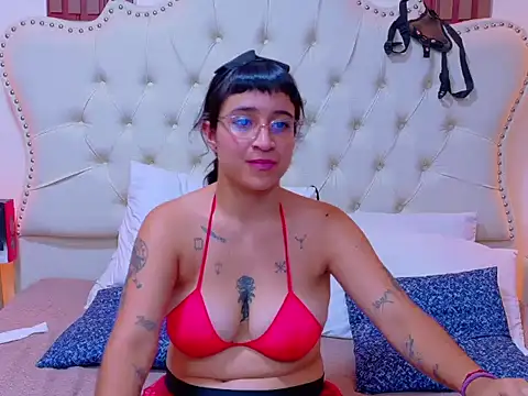 SarayANDsara stripchat live cam model