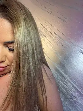 KirstieVegas stripchat live cam model