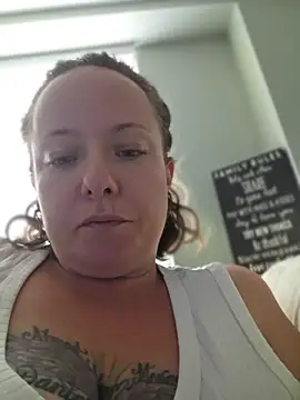 julimonroe stripchat live cam model