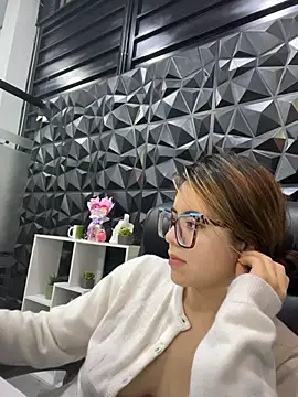 Xani_ds stripchat live cam model