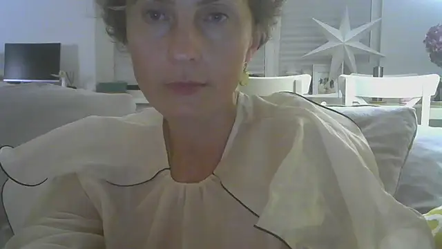 Sylira stripchat live cam model