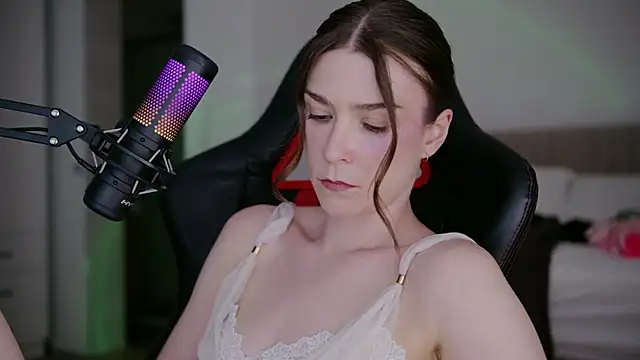 WowHelloAlice stripchat live cam model