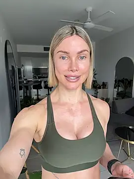 raeparks stripchat live cam model