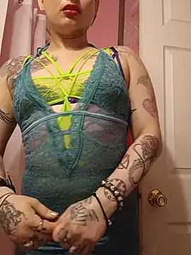 UrHellBri-L stripchat live cam model