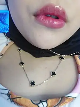 Elinaax stripchat live cam model