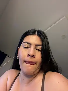 Saanvi21 stripchat live cam model
