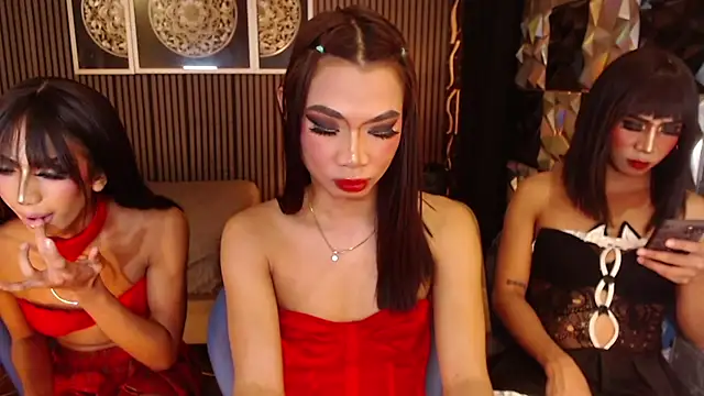 AudreyMilesTrans stripchat live cam model