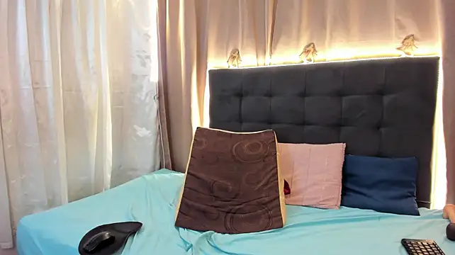 Delilah_85 stripchat live cam model