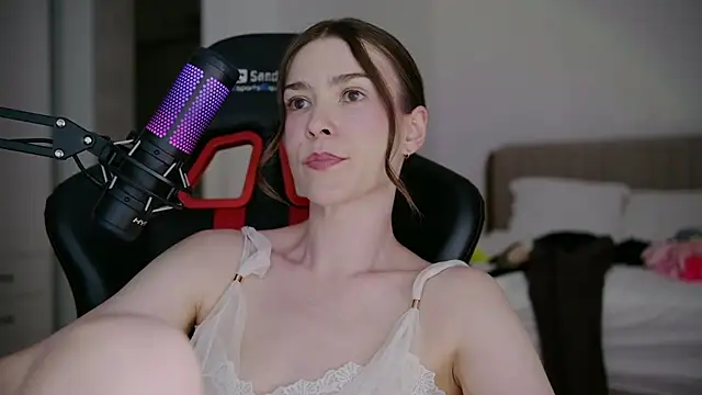 WowHelloAlice stripchat live cam model