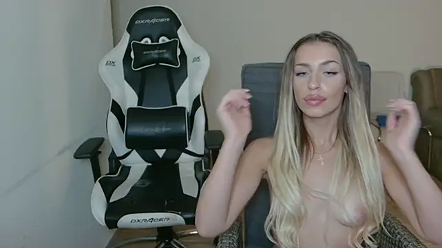 anyaamurr stripchat live cam model