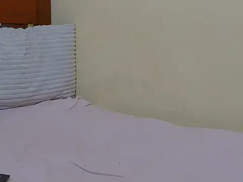 sunny-page stripchat live cam model
