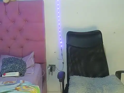 maddy13hony stripchat live cam model