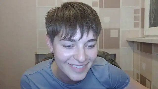 EmyHills stripchat live cam model