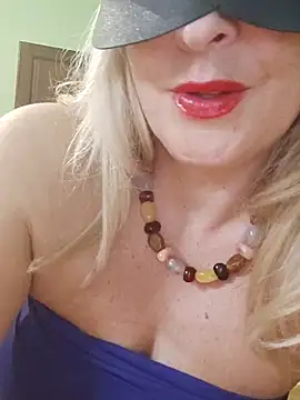 Milfporcona stripchat live cam model