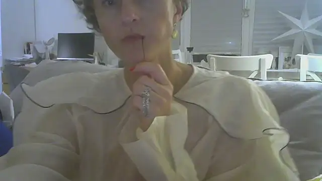 Sylira stripchat live cam model