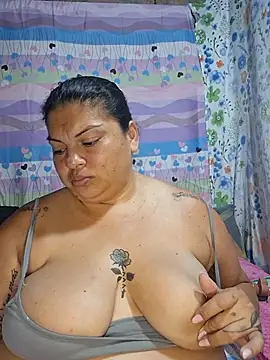 Juli_grandestetas stripchat live cam model