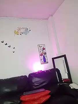 EMI_BLISS stripchat live cam model
